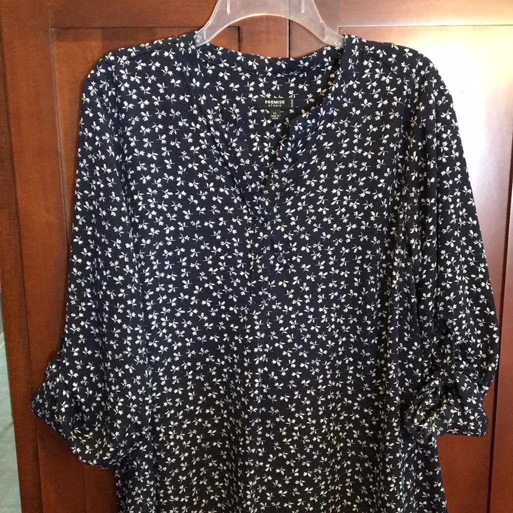 Navy blue and white tunic top by Premise Studio woman 1x